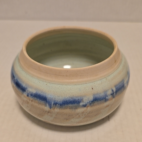 Elegant Blue and Cream Signed Pottery Bowl / Planter - Picture 2 of 16